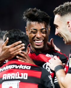 Bruno Henrique marca, Flamengo bate o Internacional e abre vantagem