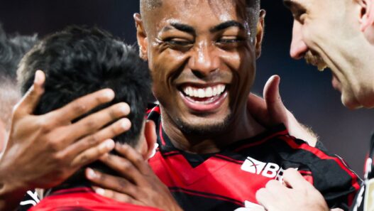 Bruno Henrique marca, Flamengo bate o Internacional e abre vantagem
