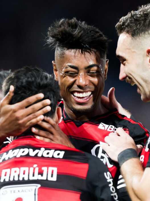 Bruno Henrique marca, Flamengo bate o Internacional e abre vantagem