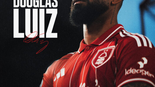 Nottingham Forest anuncia Douglas Luiz como novo reforço para a temporada