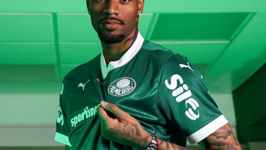 Palmeiras oficializa a contratação do goleiro Carlos Miguel
