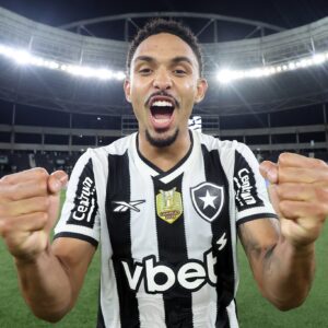 Vitinho, do Botafogo, é convocado pela primeira vez para a Seleção Brasileira