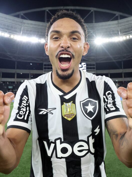 Vitinho, do Botafogo, é convocado pela primeira vez para a Seleção Brasileira