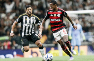 Hulk explica embates com atacante do Flamengo