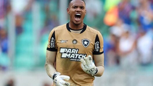Nottingham Forest acerta contratação de John, do Botafogo