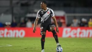 Bahia negocia contratação de promessa do Vasco