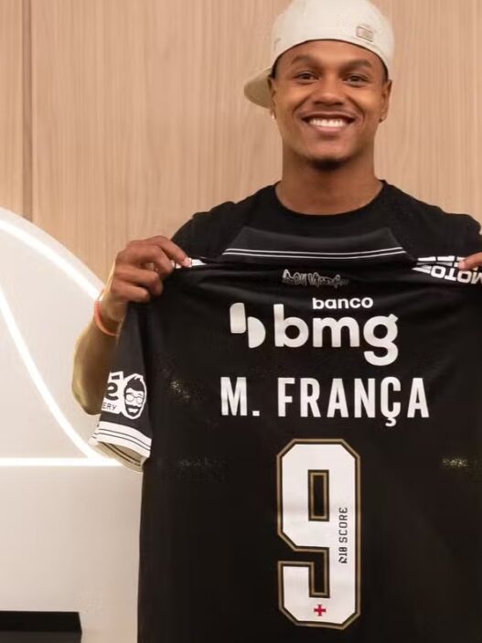 Matheus França chega ao Vasco e já recebe camisa; veja detalhes