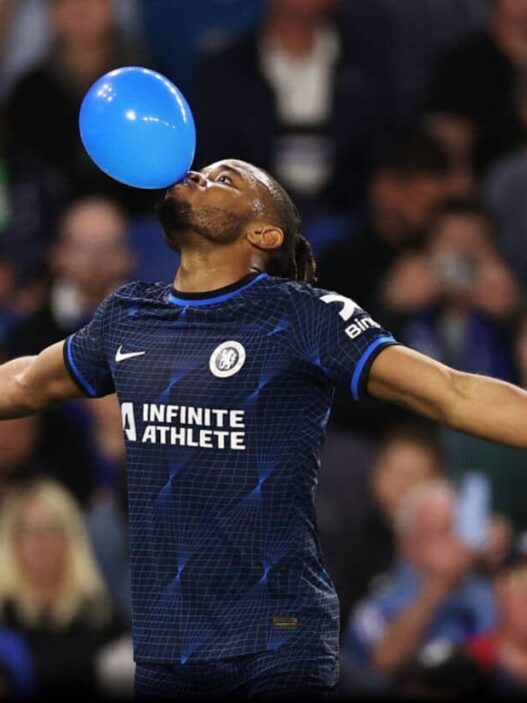 Milan encaminha acerto com atacante do Chelsea
