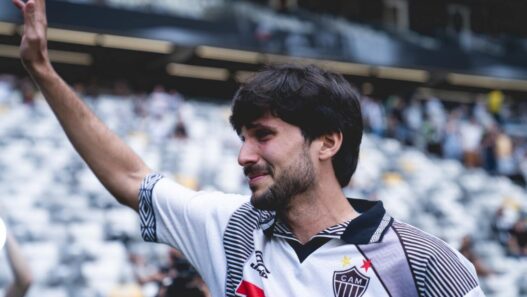 Bracks explica saída de defensor do Atlético