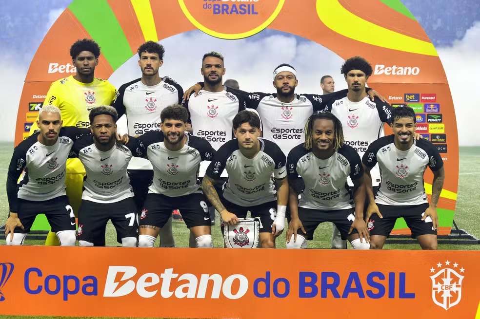 Com vaias para Abel, Corinthians elimina o Palmeiras no Allianz