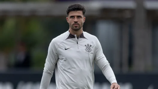 Héctor Hernández é afastado do elenco principal do Corinthians