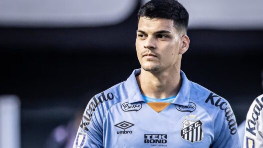 Santos recusa oferta do Flamengo por Gabriel Brazão