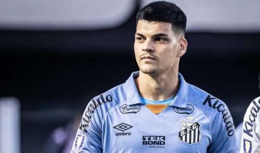Santos recusa oferta do Flamengo por Gabriel Brazão