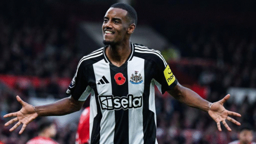 Newcastle rejeita oferta de R$ 885 milhões do Liverpool por Isak, que força saída