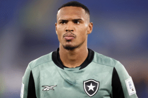 John acerta saída do Botafogo e está perto de reforçar o West Ham