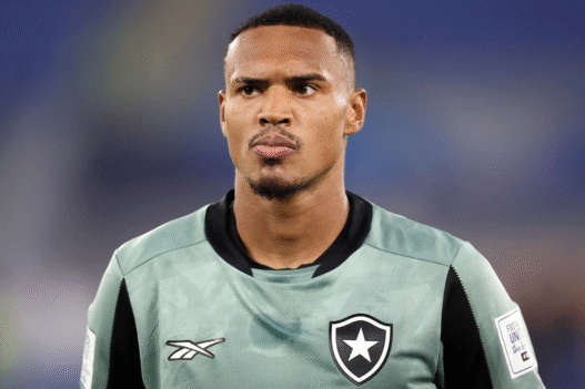 John acerta saída do Botafogo e está perto de reforçar o West Ham