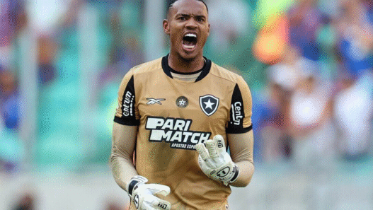 John não acerta com o West Ham e deve permanecer no Botafogo