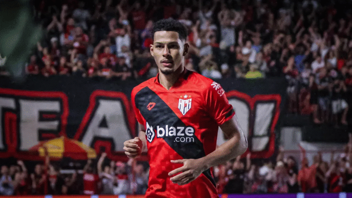 Botafogo intensifica busca por zagueiro e negocia em três frentes