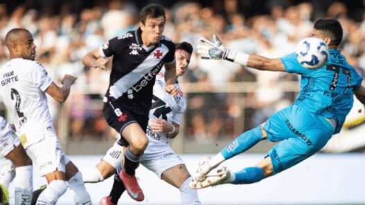 Lucas Piton é destaque entre defensores no Brasileirão; veja os números do R10 Score