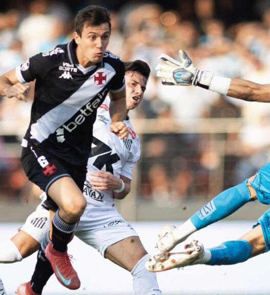 Lucas Piton é destaque entre defensores no Brasileirão; veja os números do R10 Score