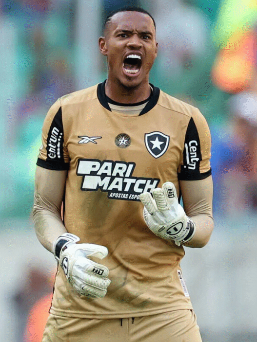 West Ham faz proposta por John, destaque do Botafogo