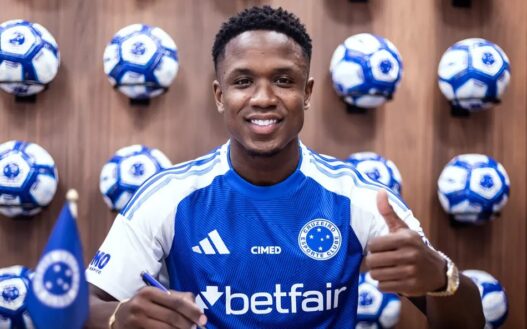 Cruzeiro anuncia Luís Sinisterra como primeiro reforço da janela