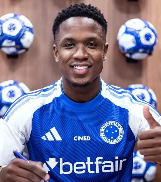 Cruzeiro anuncia Luís Sinisterra como primeiro reforço da janela