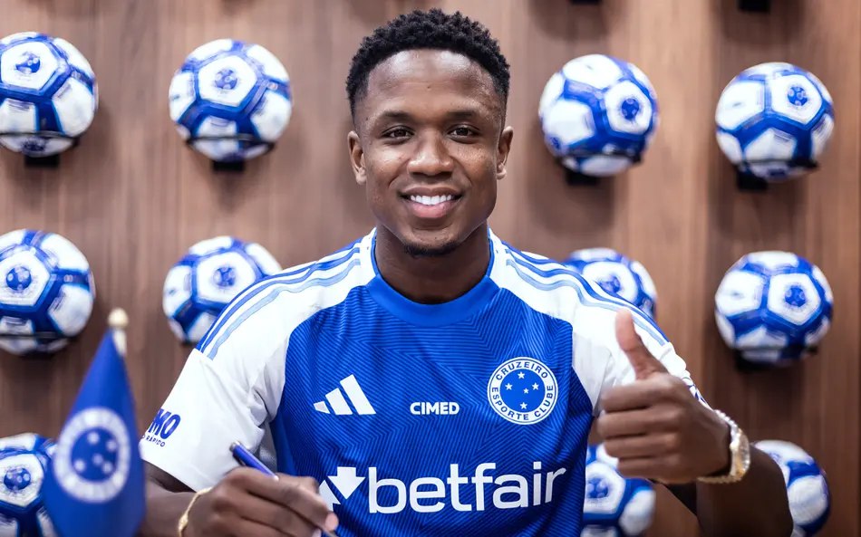 Cruzeiro anuncia Luís Sinisterra como primeiro reforço da janela