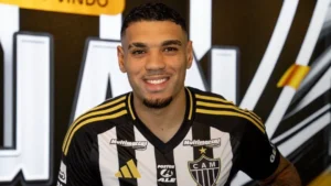 Atlético-MG oficializa contratação do zagueiro Ruan Tressoldi, ex-São Paulo