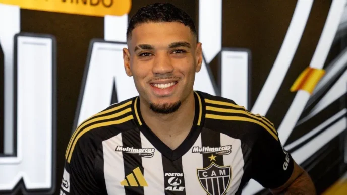 Atlético-MG oficializa contratação do zagueiro Ruan Tressoldi, ex-São Paulo