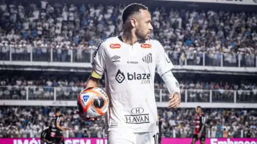 Santos elogia evolução física de Neymar