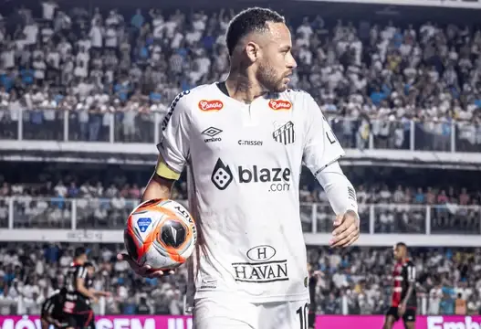 Santos elogia evolução física de Neymar