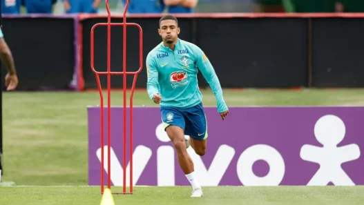 Brasil terá mudanças e estreia de Samuel Lino contra a Bolívia