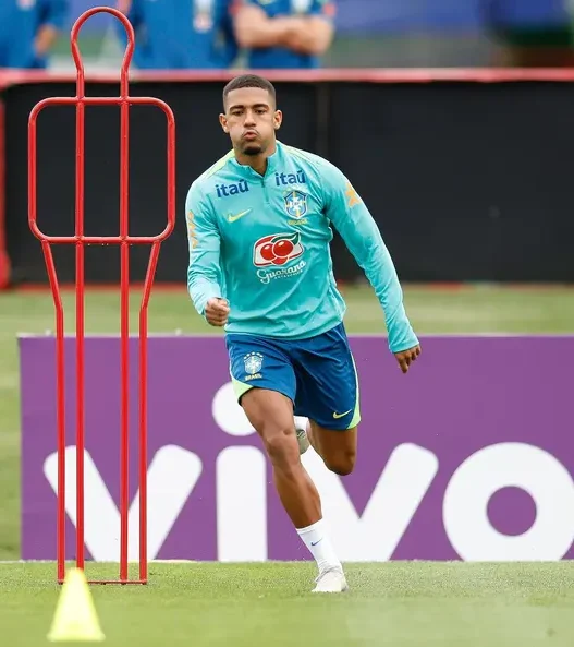 Brasil terá mudanças e estreia de Samuel Lino contra a Bolívia