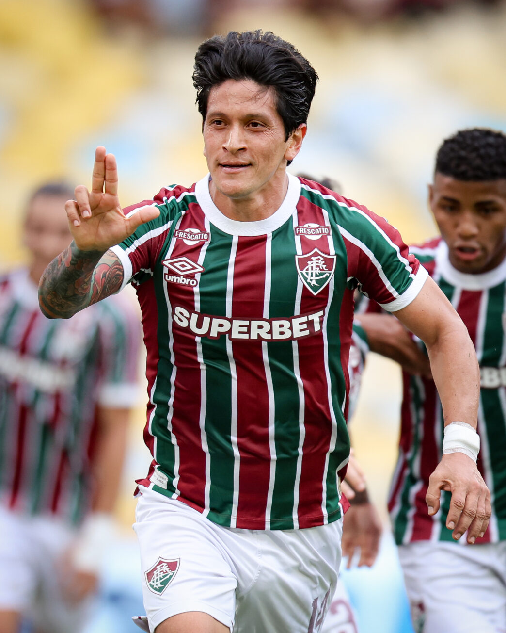 Cano brilha no reencontro com Zubeldía e Fluminense volta a vencer o Botafogo após mais de dois anos