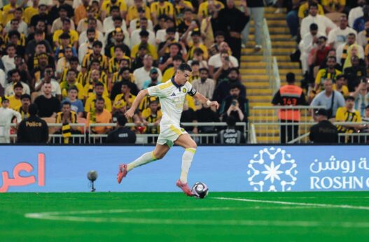 Al-Nassr bate Al-Ittihad, segue 100% e assume a ponta da Liga Saudita