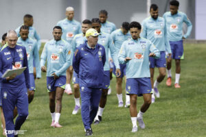 Ancelotti revela conversas com o filho sobre jogo na Altitude