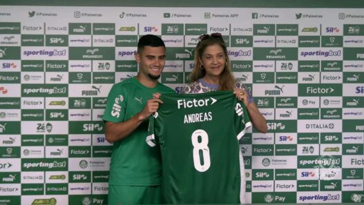 Andreas é apresentado no Palmeiras e fala e esquecer passado no rival