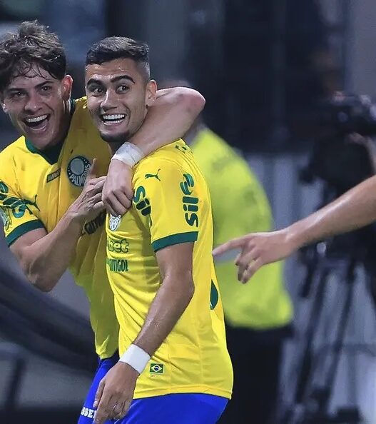 Andreas Pereira reencontra Deyverson e brilha em Palmeiras x Fortaleza