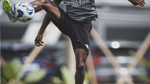 Vasco soma dúvidas no ataque para duelo com o Bahia