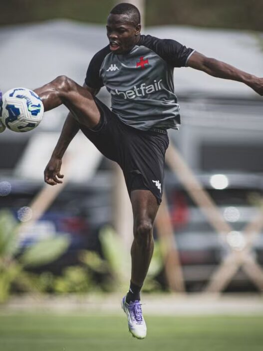 Vasco soma dúvidas no ataque para duelo com o Bahia