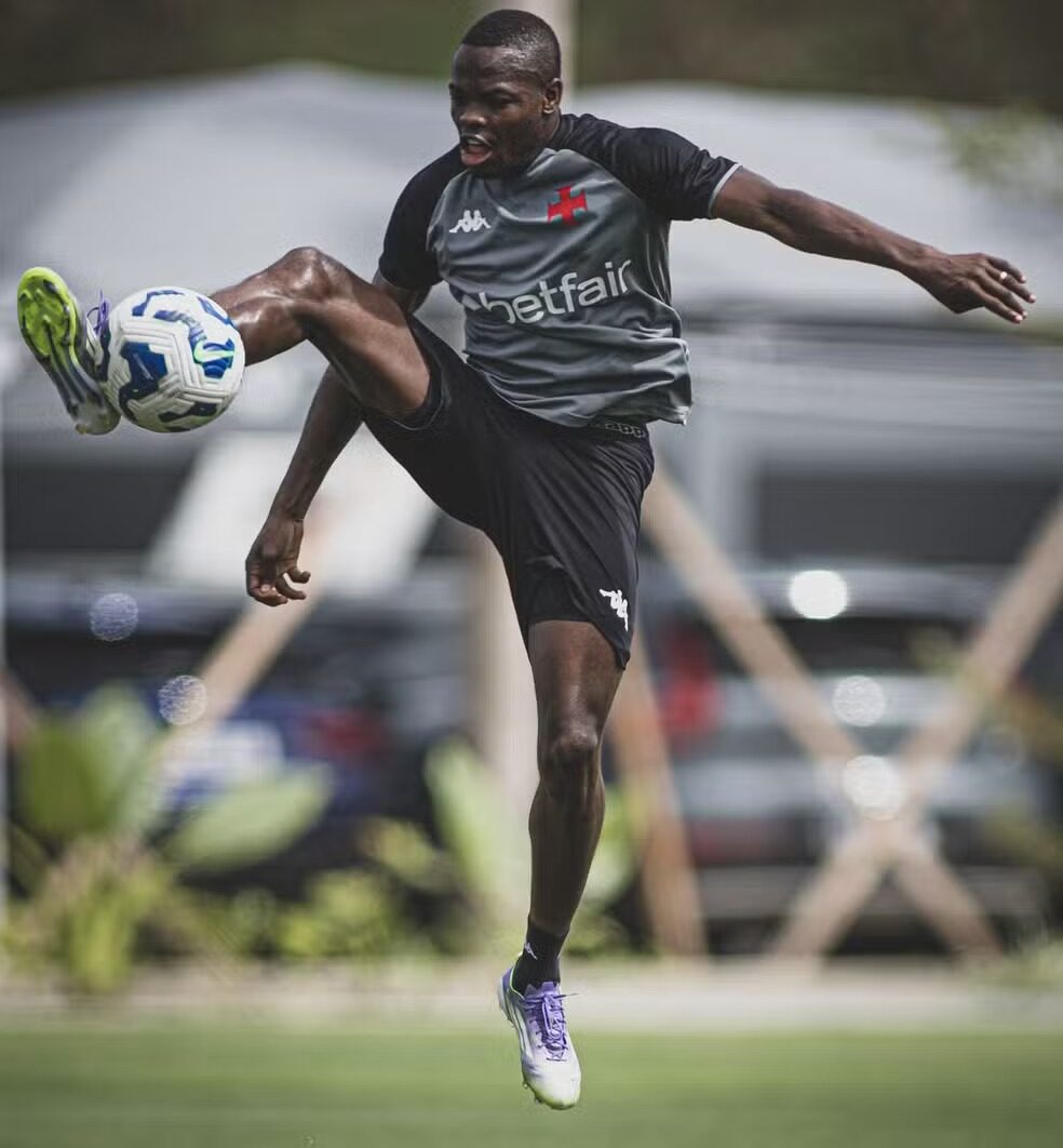 Vasco soma dúvidas no ataque para duelo com o Bahia