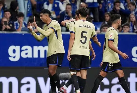 Barcelona vence de virada e encosta no Real