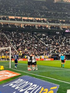 Corinthians vence o Athletico e aguarda Cruzeiro ou Galo, na semifinal