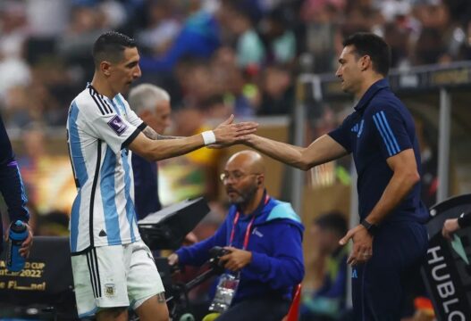 Di Maria afirma que Scaloni deveria ter contrato vitalício na Argentina