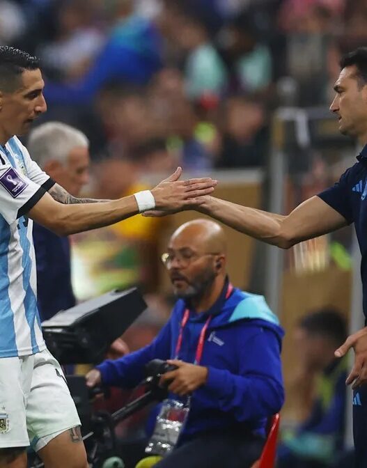 Di Maria afirma que Scaloni deveria ter contrato vitalício na Argentina