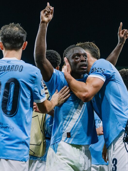 Haaland atinge marca, Doku faz golaço e City vence na Champions