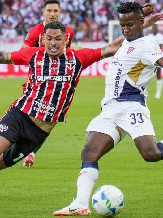 São Paulo decepciona e perde da LDU, na Altitude