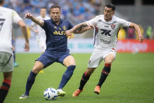 Grêmio vence o Vitória e embala no Brasileirão