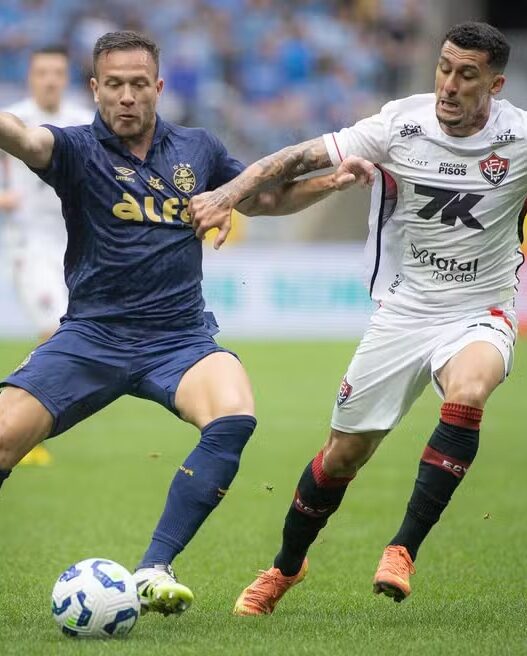 Grêmio vence o Vitória e embala no Brasileirão